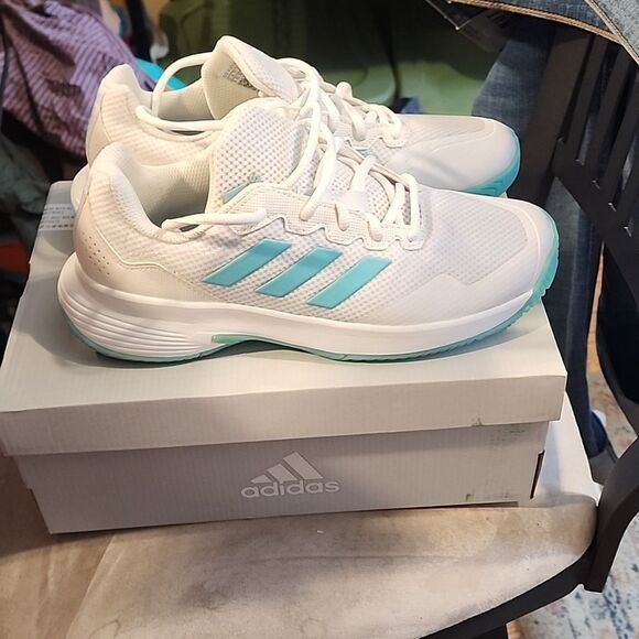 Adidas Gamecourt 2 size 8 euc - Picture 2 of 9